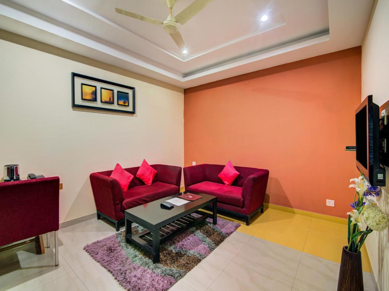 Gardeenia Comfortes Suites-Fully Vaccinated Staff Бангалор Экстерьер фото